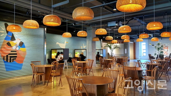 다양한 컨셉으로 꾸민 테이블들.