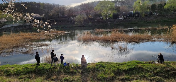 김은정 작 ‘하늘 낚시꾼’ [사진제공=포토마]