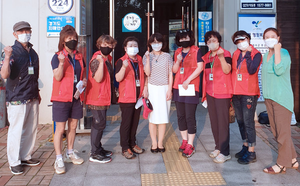 중산동 청소년지도협의회가 청소년유해업소 주변 합동순찰과 청소년 보호를 위한 캠페인 활동을 펼쳤다.