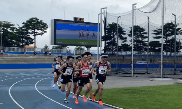 2021 고성통일전국실업육상대회 남자부 5000m 경기 모습. [사진제공=고양시]