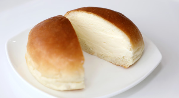  촉촉한 맛이 일품인 우유크림빵.