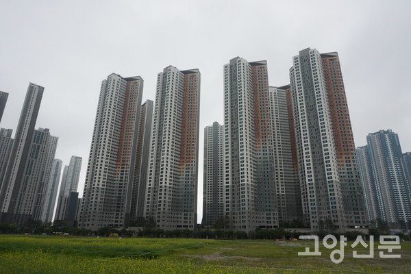 ▲ 2012년 고양시가 매각했던 킨텍스 지원용지인 C2부지 위에 세워진 ‘한화 꿈에그린’ 아파트.