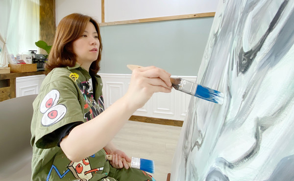 올해 11월 서울 예술의전당 그룹전을 위해 열심히 작업에 몰두하고 있다.