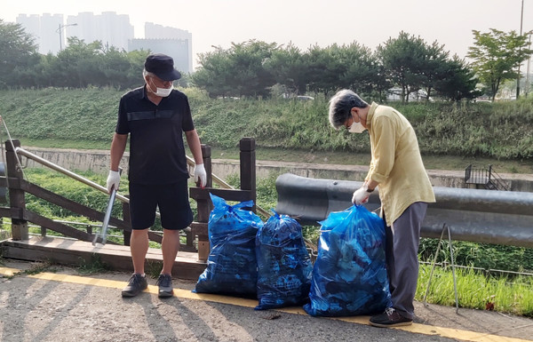 환경정화 활동으로 대화천은 더욱 쾌적해 졌다.
