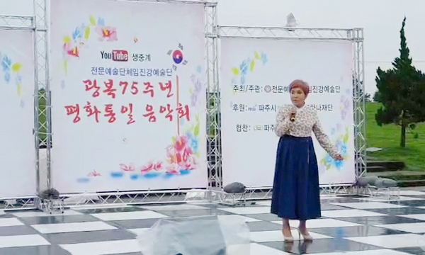 그는 무대가 즐겁고 관객이 반갑다. 그가 노래하는 이유다.