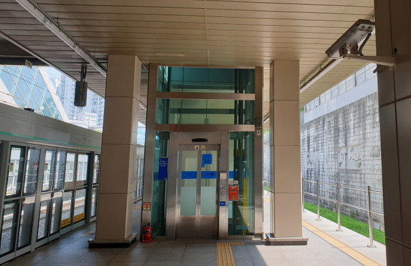 풍산역 승강기 앞 CCTV.[사진제공=박춘근]