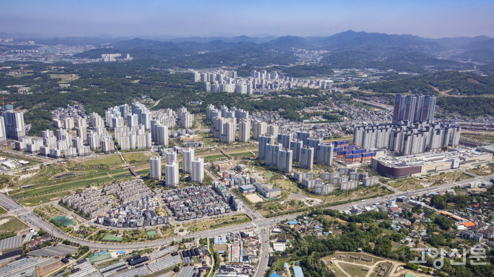 ▲2006년부터 2019년까지 14년간 진행된 삼송택지개발지구 항공사진. 고양시정연구원 보고서에 따르면 사업기간 중 부지 용도변경으로 인해 LH의 개발이익이 총 3600억원 증가한 것으로 추정된다.