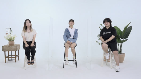 회화과 패션디자인과 대학생들이 본인의 경험담을 이해하기 쉽게 이야기 하고 있다.