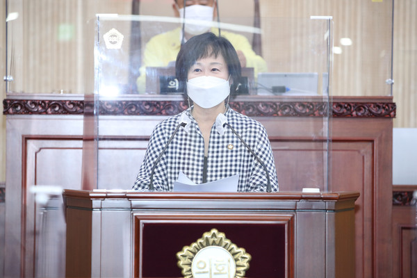 7일 열린 고양시의회 본회의에서 박소정 의원이 시정질문을 하고 있다.