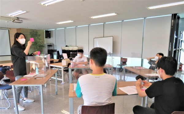 우리같이 놀이같이 어휘 캠프 활동 모습.