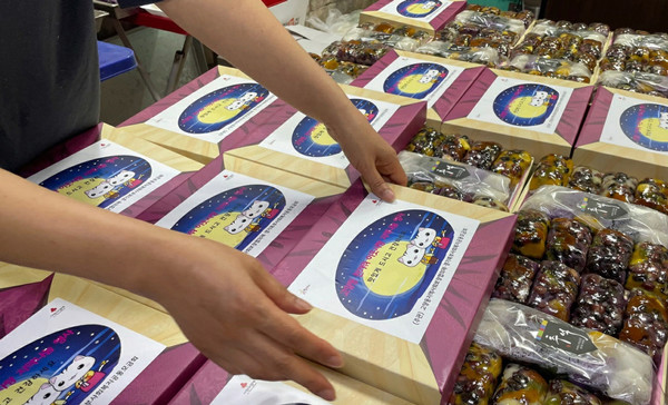 추석 명절을 앞두고 고양동 지역사회보장협의체가 송편 나눔을 펼쳤다.