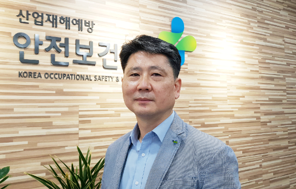 김인성 한국산업안전보건공단 고양파주지사장은 “중대재해처벌법을 둘러싸고 노동계와 경영계가 서로 이견을 보이고 있지만, 법이나 제도만으로 모든 사고를 막을 수는 없다”며 “노·사·정이 합심해 재해 예방 분위기를 조성하고 지속적인 관심과 협조, 자율적 예방활동이 지속적으로 전개하면서 처벌보다 예방을 최우선으로 해야한다”고 강조했다. 