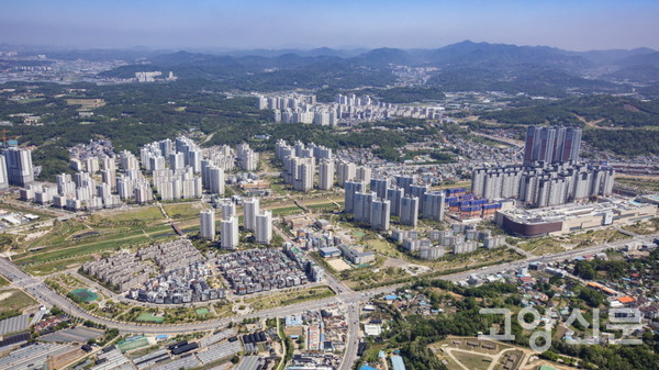 ▲ 앞으로 고양시에서 일정규모 이상 지어지는 건축물(아파트·오피스텔 포함)은 녹색건축 세부 설계기준에 맞춰 설계가 이뤄져야 한다. 사진은 고양시 삼송택지지구.