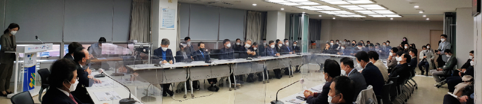 이날 토론회에는 50명이 넘는 양 단체의 회원들이 참석해 열띤 토론을 이어가며 통합에 대한 공감대를 형성했다.