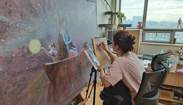 작업을 하고 있는 서휘 작가