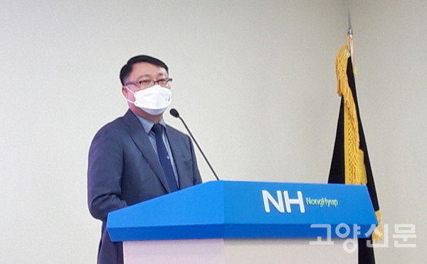 축하 인사를 전한 이춘표 고양시 제2부시장.