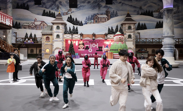 오징어게임 속의 추억여행은 새로운 놀이문화를 선사할 것으로 기대한다.