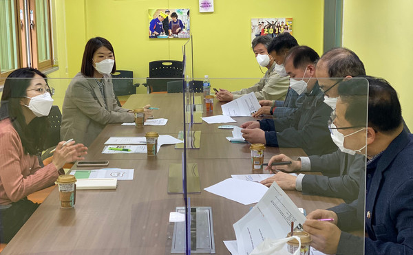 고양시 내 임대 아파트단지 관리소장과의 간담회 자리.