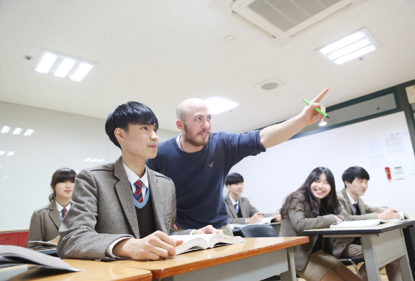 한국기독글로벌스쿨은 창의적인 교육과 성경적 세계관을 교육철학과 접목해 한국을 발전시키고 더 나아가서는 세계를 변화시키는 미래 지도자를 키워내는 것을 궁극적인 교육목표로 하고 있다.