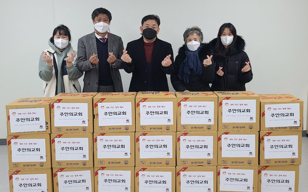 사랑가득 합기도장과 능곡 합기도 검무관 원생들이 라면 약 1,000개를 모아 어려운 이웃을 위해 전달했다.