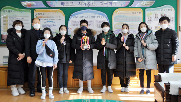  고양화수초등학교 수영부는 2007년 창설 이래 꾸준한 선수발굴과 체계적인 수영훈련으로 가치있는 결과를 만들어 가고있다.