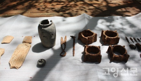 삼국시대 석축산성 발굴조사에서 출토된 유물들. 