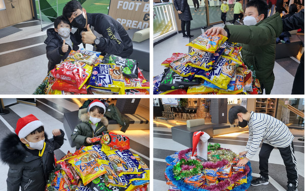 원생들이 하나 둘 라면을 가져와 모으고 있다.