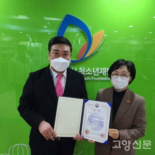 사진 왼쪽 양승주 사무총장 오른쪽 박윤희 대표