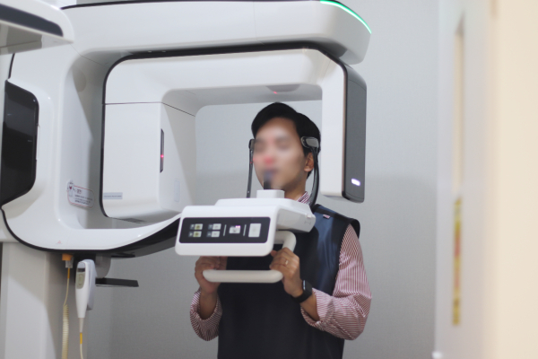 일산 사과나무치과병원은 3D CT를 통해 안면골격, 턱관절 및 구강 상태를 3차원적으로 분석해 더욱 정밀하게 진단을 수행하고 있다. 