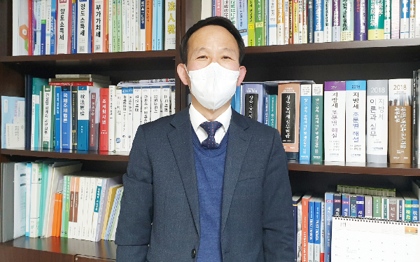 공직자의 신분이기에 제기하기 어려웠던 여러 가지 사안에 대해서 제 나름대로 목소리도 내고 있어요. 그 이유는 우리나라 세무행정의 발전에 반드시 필요한 부분이라고 생각하기 때문