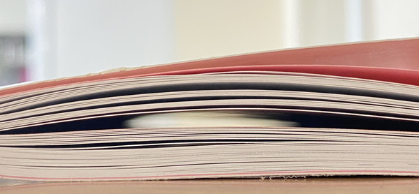  '일산동 아카이브'는 책에서 느껴지듯 시대의 기록이 켜켜이 쌓여 있다.