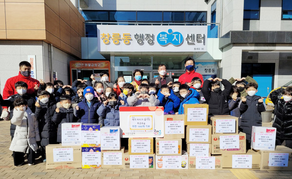 지역의 어려운 이웃들의 따뜻한 겨울나기를 위해  창릉동에 라면 1천개를 전달한 태극타이거 합기도장.