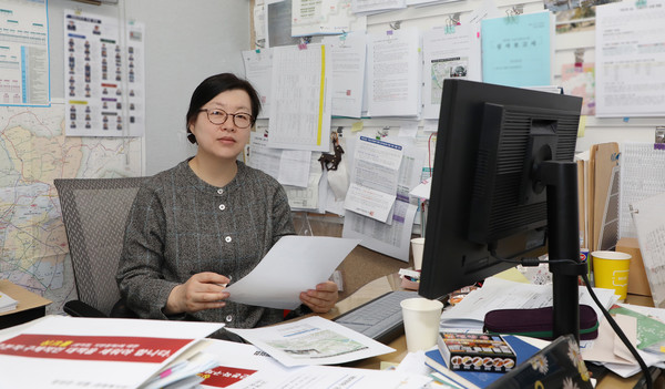  5분 발언 뒤 엄성은 의원은 사무실에서 "싱크홀에 대한 근본적·구체적인 대책을 세워야 한다"고 말했다.