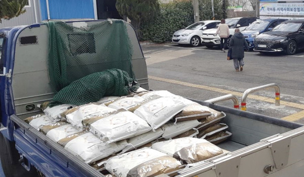 익명의 시민이 설 명절을 맞이해 쌀 50포를 덕이동에 기부했다. 