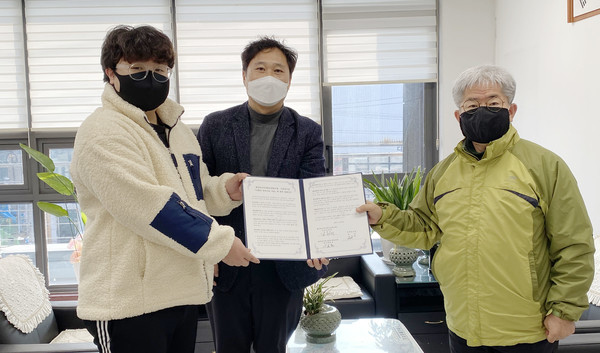 화전동 지역사회보장협의체rk ‘국희네식당’과 '사랑의 반찬나눔' 업무 협약식을 가졌다.