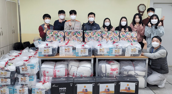 고양시일산종합사회복지관이  지역의 어려운 이웃을 위해 설 명절 선물 나눔을 진행했다. 