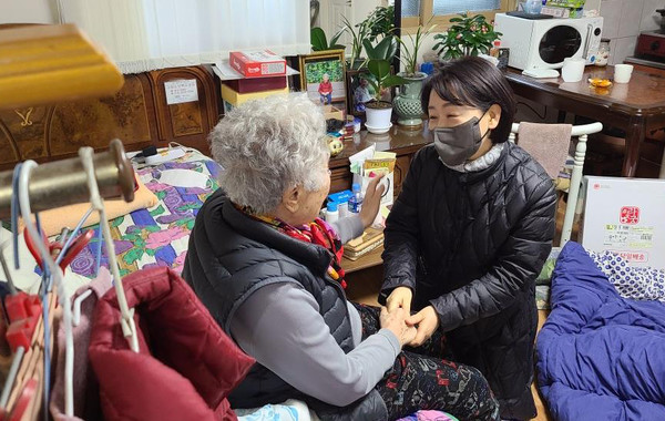 행신4동은 취약계층을 선제적으로 발굴, 지원하기 위해 찾아가는 복지팀 사업을 적극 추진하고 있다.