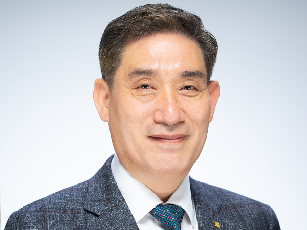 권혁규 고양지역건축사회장은 "협회 내에 있는 5개 분과를 활성화하고, 고양시민녹색건축교실같은 좋은 프로그램으로 시민들에게 한 발 더 다가서며 협회의 공공적 역할과 기여도를 최대한 높이겠다"고 말했다. 