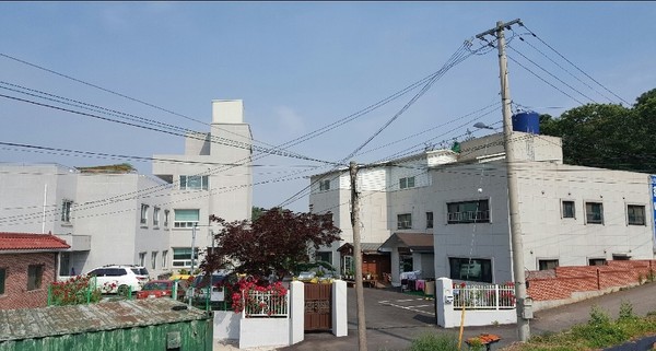 한나의 집 요양원 전경. 백호 지회장은 시설을 직접 운영하며 어르신들의 행복이 무엇인지를 늘 고민한다. 또한 사회복지종사자들의 처우개선과 서비스 품질, 시설운영 안정화에 중점을 두고 노력하고 있다.