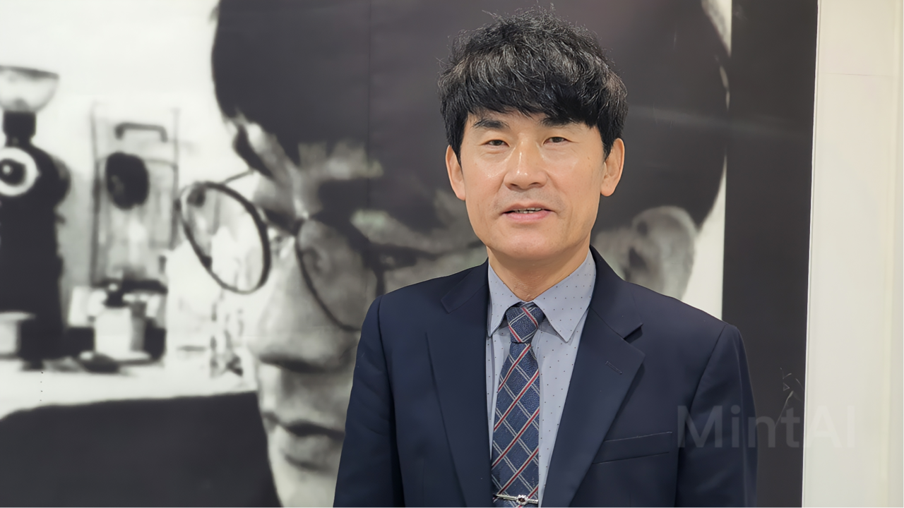 공석진 시인은 오랫동안 현대자동차 대리점을 운영해오다 작년 은퇴했다. 하지만 자신의 이름을 딴 문학관을 개관을 기점으로 오로지 시에만 전념하는 제2의 인생을 시작하게 됐다.