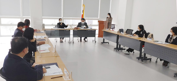 회의를 진행중인 삼송2동 지역사회보장협의체