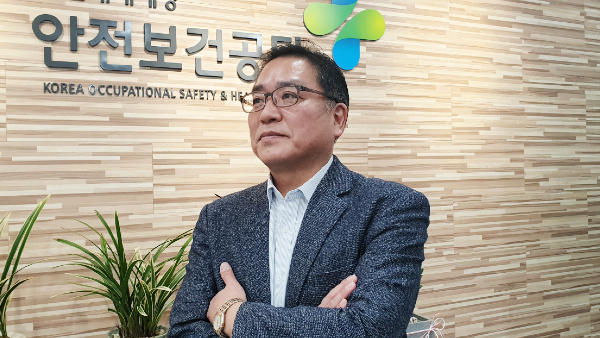 권종규 한국산업안전보건공단 고양파주지사장은 “지난해 고양·파주의 산업재해자 수는 3049명인데 이 중 사고로 사망한 노동자는 22명이다. 특히, 건설업에서 13명이 발생해 각별한 관리가 필요한 상황”이라며 “사고위험이 큰 건설 현장과 제조 사업장에 대해 ‘패트롤 현장점검’을 시행하고, 중소규모 사업장에는 재해예방 시설개선 보조금과 융자사업, 안전투자 혁신사업 등에 지원도 강화하겠다”고 말했다.