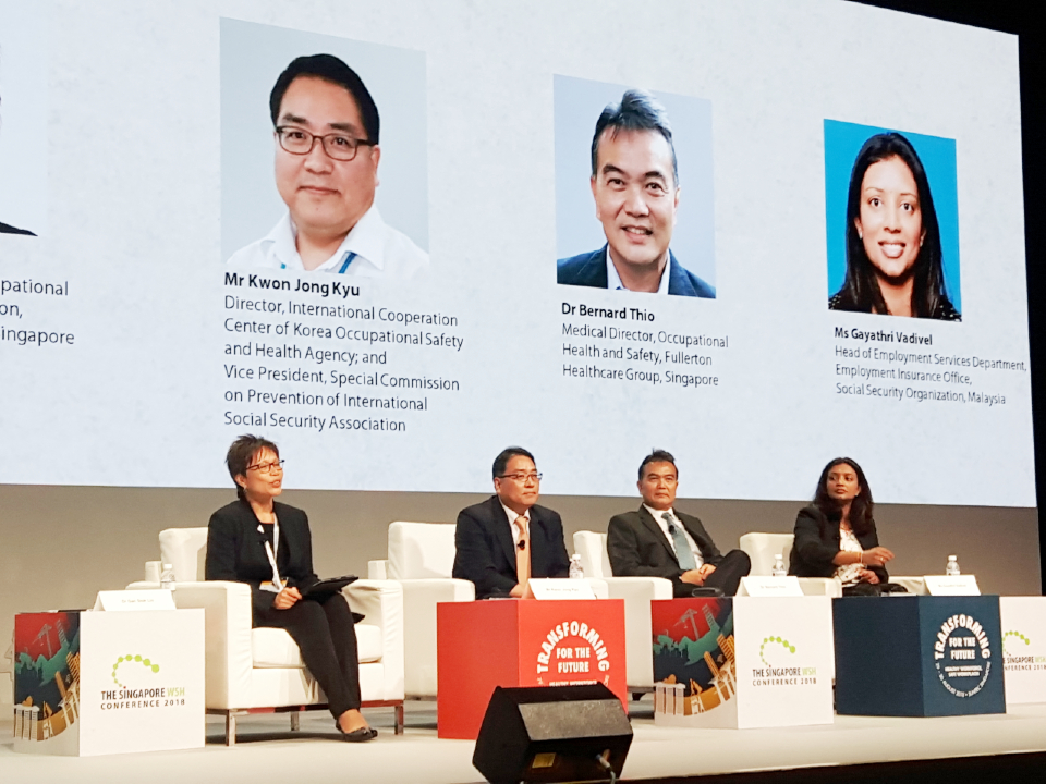 권종규 지사장(사진 왼쪽에서 두 번째)이 한국산업안전보건공단 국제협력센터 소장으로 재직하던 2018년 싱가포르에서 ‘Transforming for the Future – Healthy Workforce, Safe Workplaces(미래를 위한 전환 – 건강한 노동자, 안전한 작업장)’라는 주제로 열린 Workplace Safety and Health Conference에서 패널로 참여해 토론하고 있다.