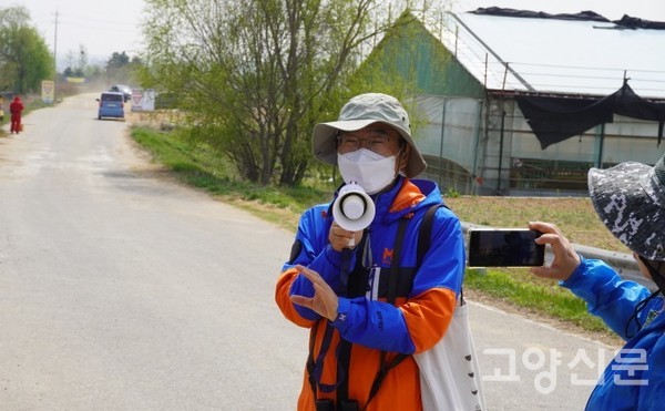공사구간 곳곳의 문제점들을 짚어준 박수택 생태환경평론가.