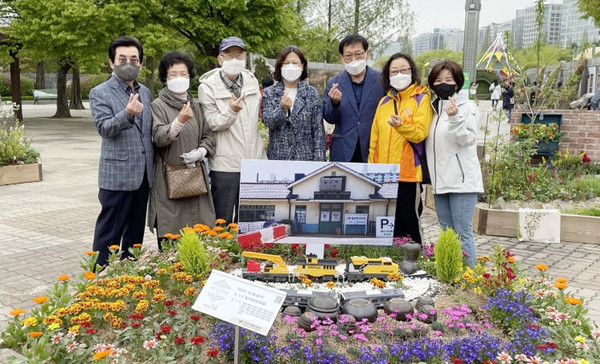 일산1동 주민자치회가 고양국제꽃박람회 공모사업에 선정돼 호수공원 주제광장에 마을정원을 조성했다.