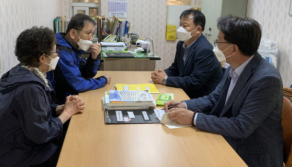 코로나19로 문을 열지 않았던 경로당이 운영을 재개함에 따라 탄현2동 행정복지센터가 안전상태 등의 확인을 위해 집중 점검에 나섰다.