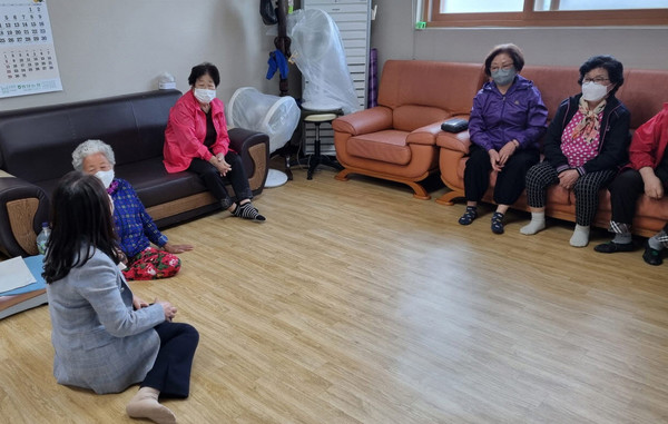 식사동 행정복지센터가 경로당을 찾아가 