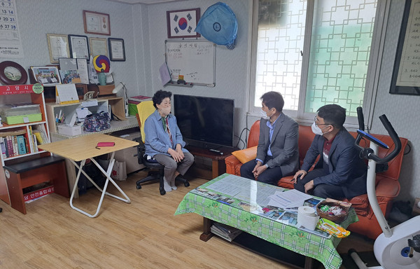 백석1동이 경로당 안전점검을 했으며, 애로사항과 건의사항 등을 청취하는 등 소통의 시간도 가졌다.