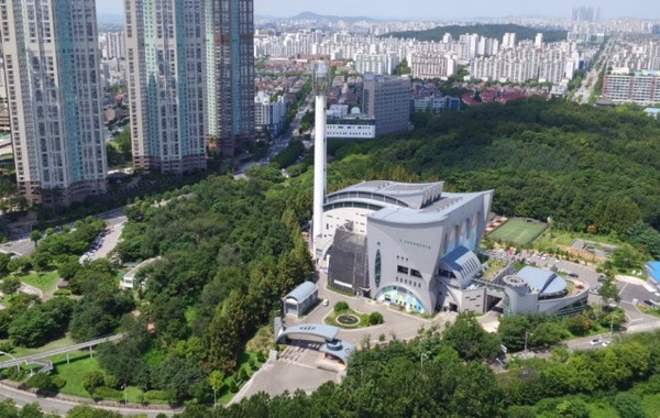 일산동구 백석동에 자리한 고양시 쓰레기 소각장(환경에너지시설). 