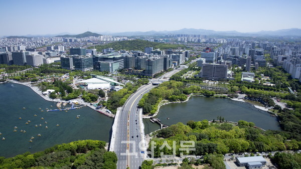 ▲ 고양시 일산호수공원 위에서 내려다 본 도시 전경.